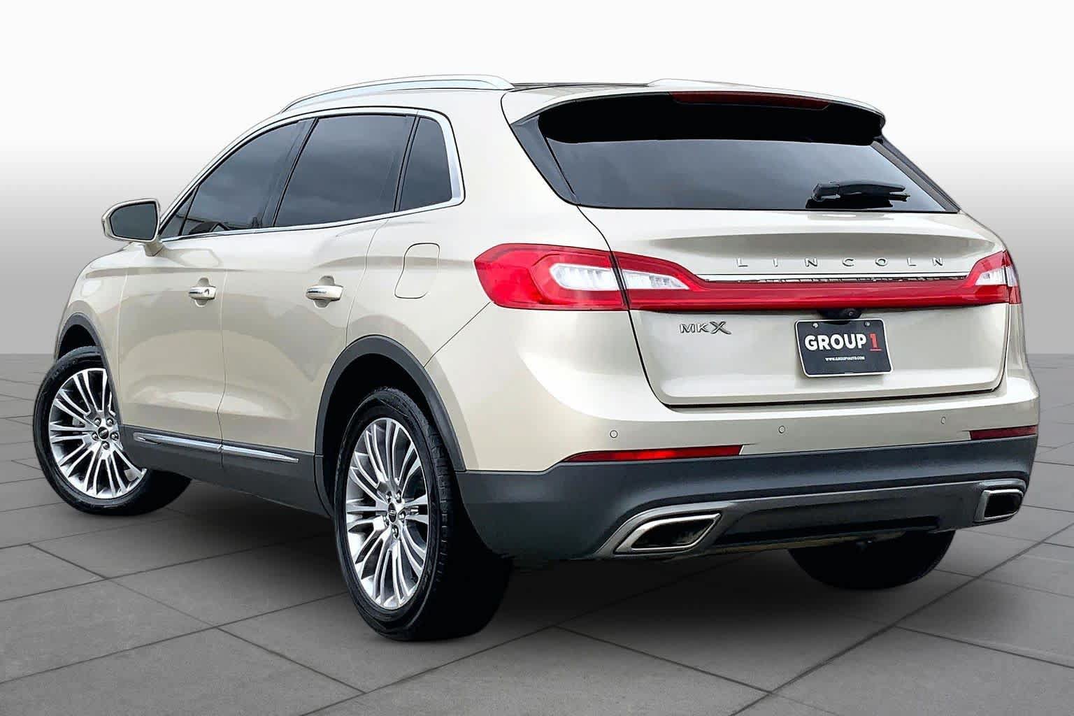 Used 2017 Lincoln MKX Reserve w/ Lincoln MKX Climate Package FWD image 11