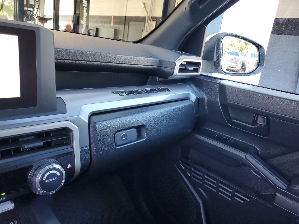 Used 2024 Toyota Tacoma SR5 AWD/4WD image 27