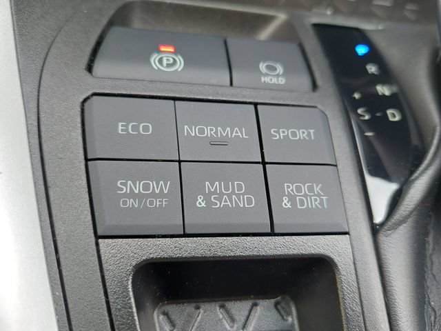 Certified 2022 Toyota RAV4 LE AWD/4WD image 21