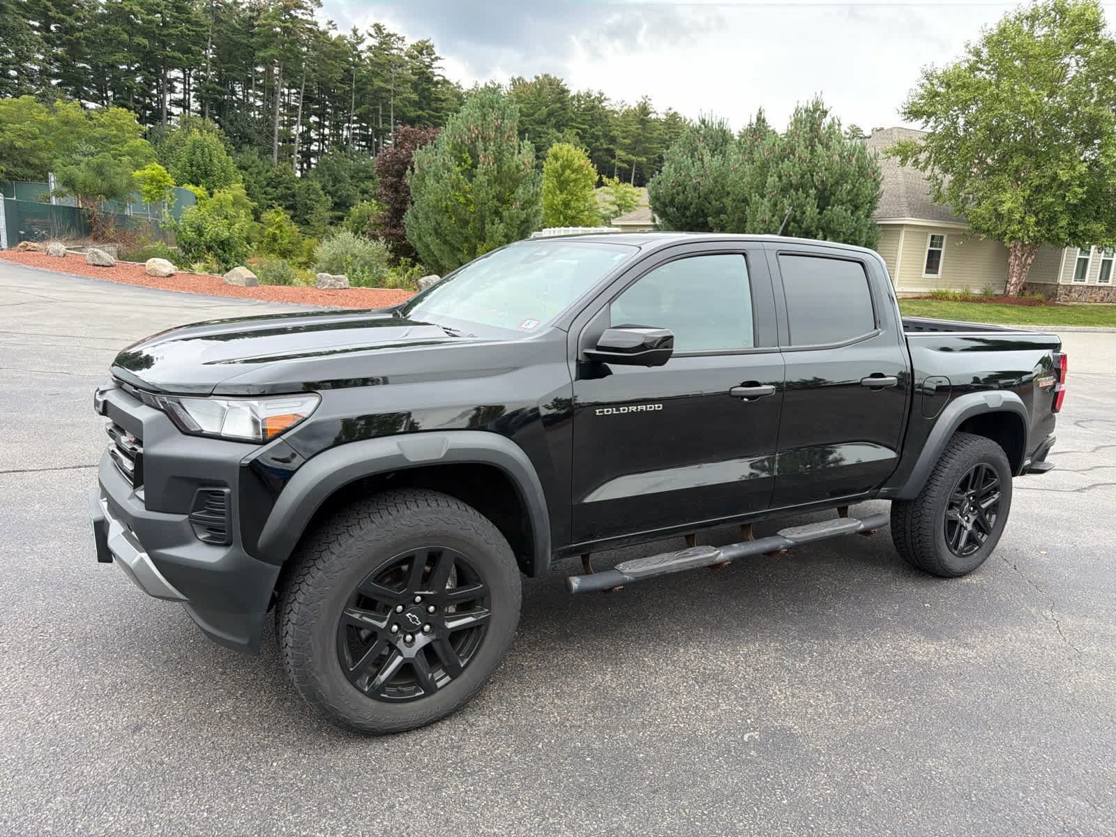 Used 2024 Chevrolet Colorado Trail Boss w/ Technology Package AWD/4WD image 2