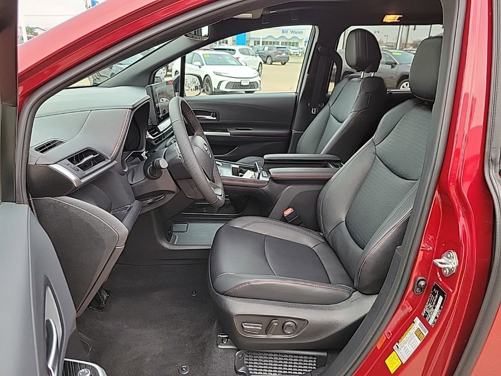 Used 2025 Toyota Sienna XSE image 9