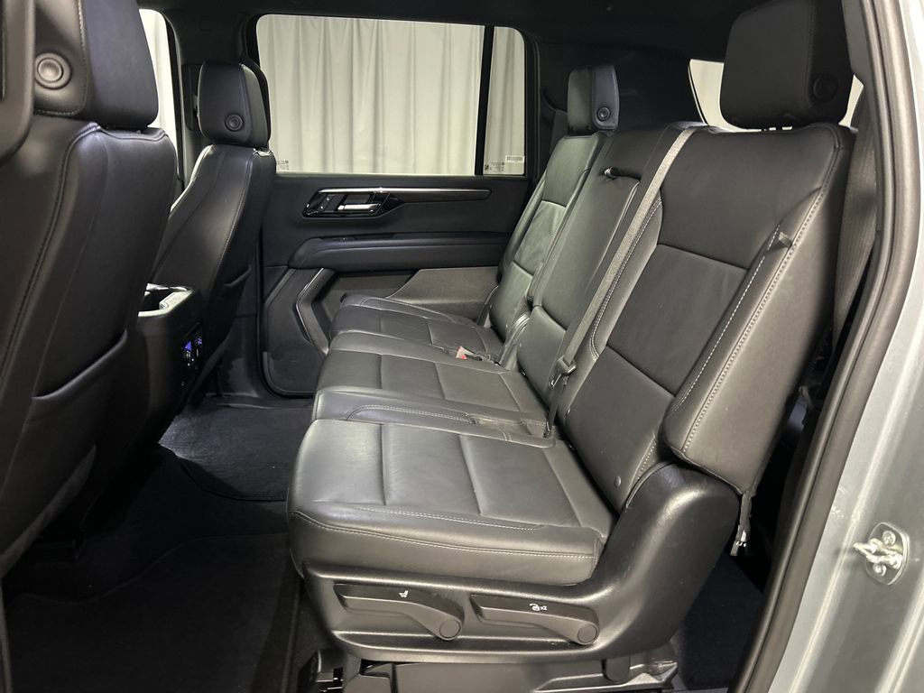 Used 2025 Chevrolet Suburban Z71 image 23