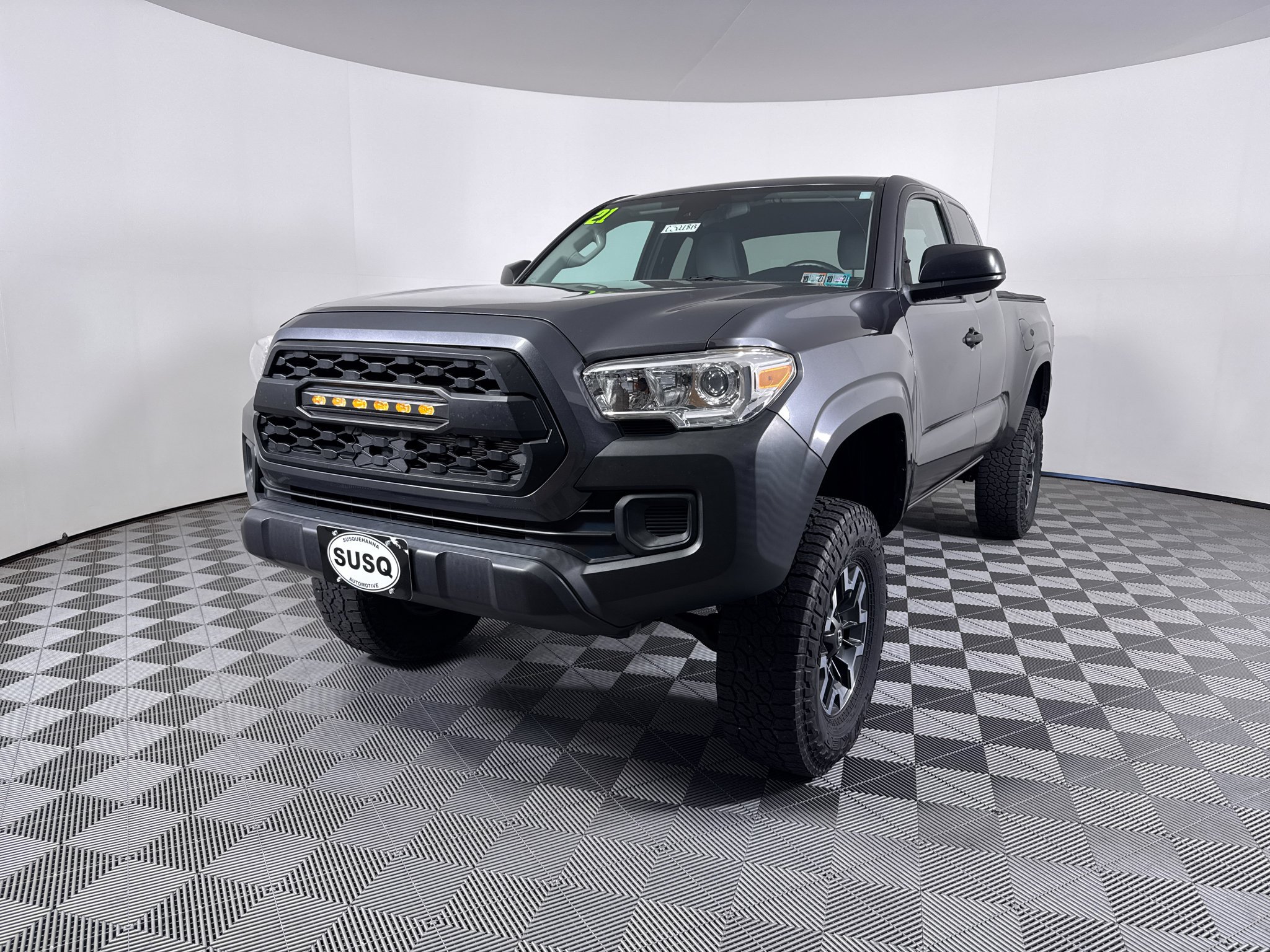 Used 2021 Toyota Tacoma SR AWD/4WD image 14