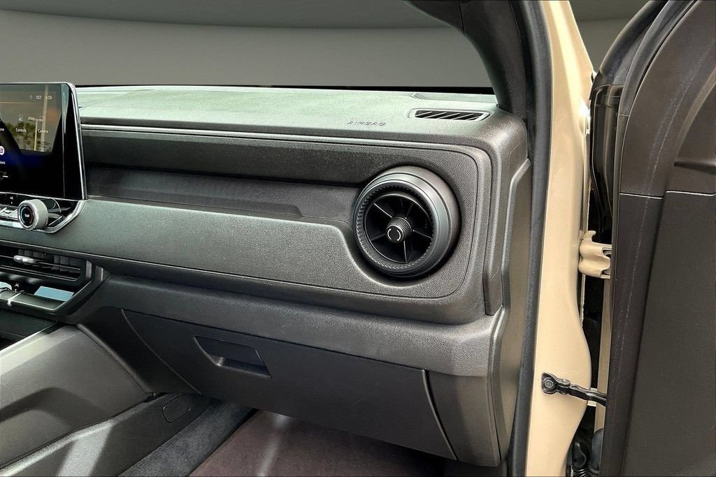 Used 2024 Chevrolet Colorado Trail Boss AWD/4WD image 31