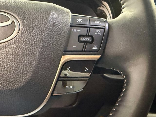 Used 2025 Toyota Crown Signia AWD/4WD image 22