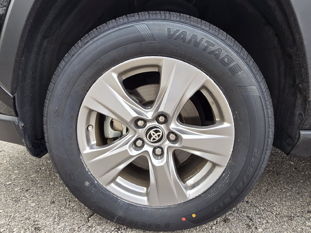 Used 2024 Toyota RAV4 LE AWD/4WD image 18
