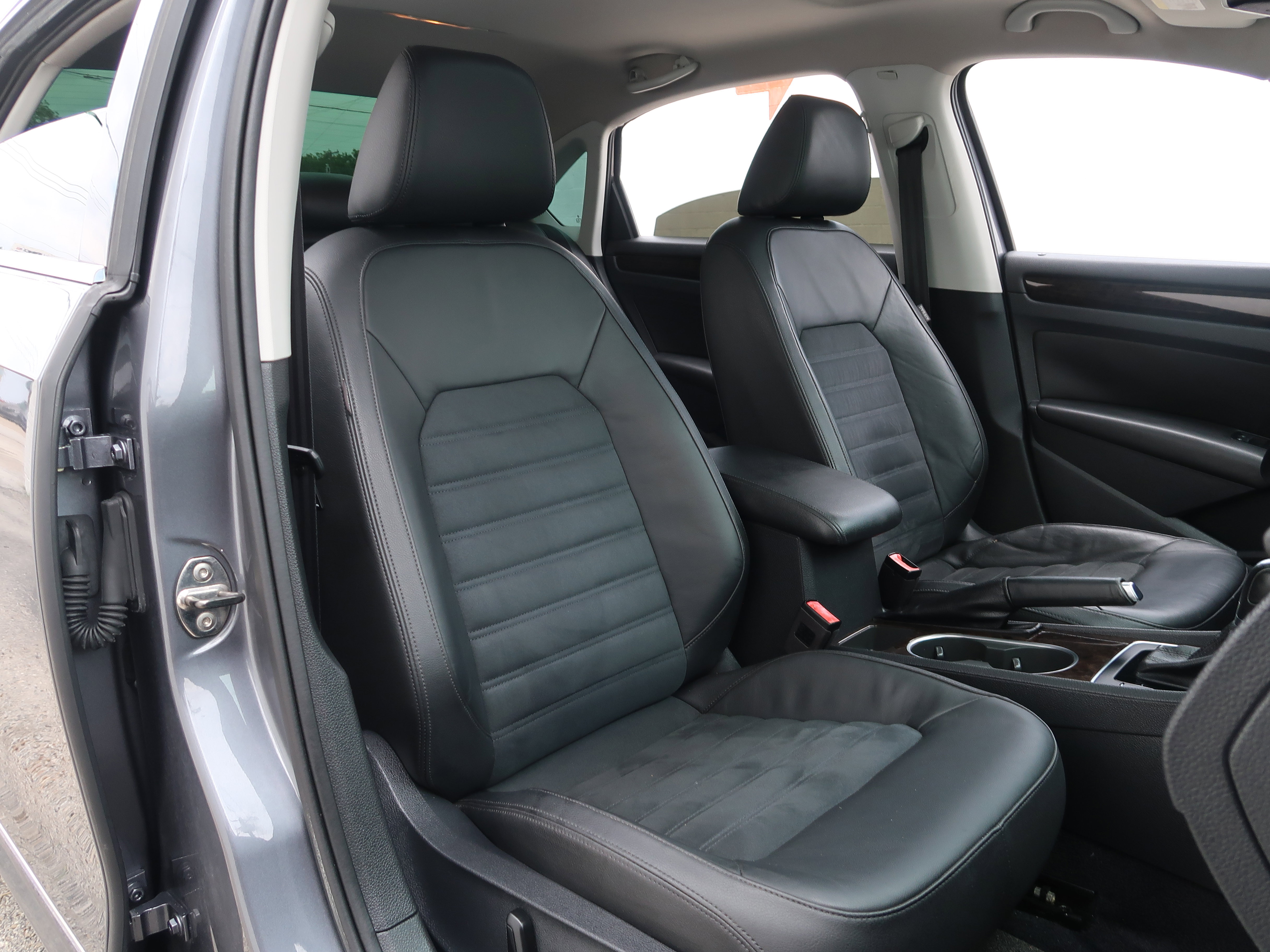 Used 2014 Volkswagen Passat TDI SEL Premium FWD image 13