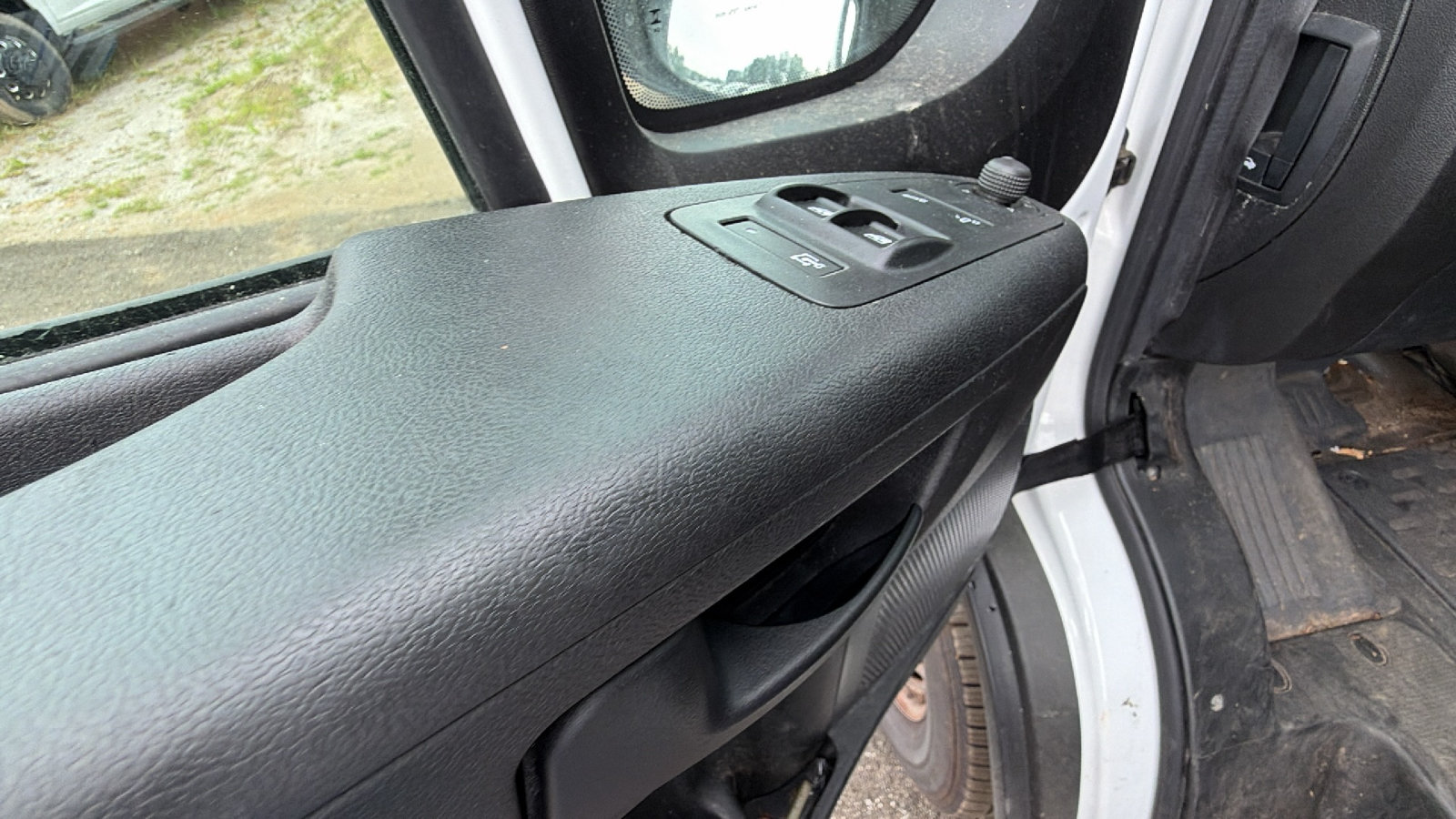 Used 2024 RAM ProMaster 2500 w/ Convenience Group FWD image 16