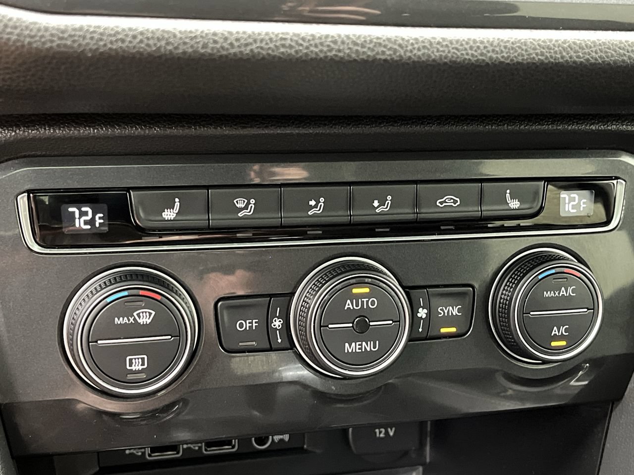 Used 2018 Volkswagen Tiguan SE w/ Panoramic Sunroof Package AWD/4WD image 22