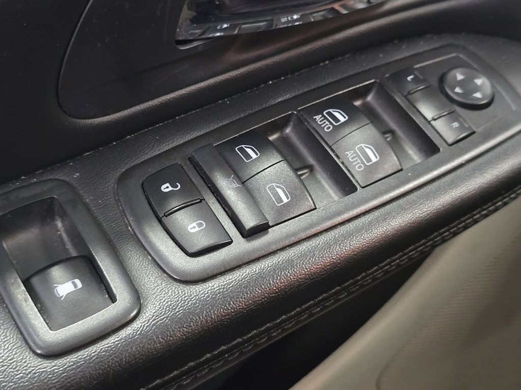 Used 2019 Dodge Grand Caravan SE w/ UConnect Hands-Free Group image 23