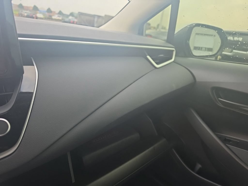 Used 2025 Toyota Corolla LE FWD image 21