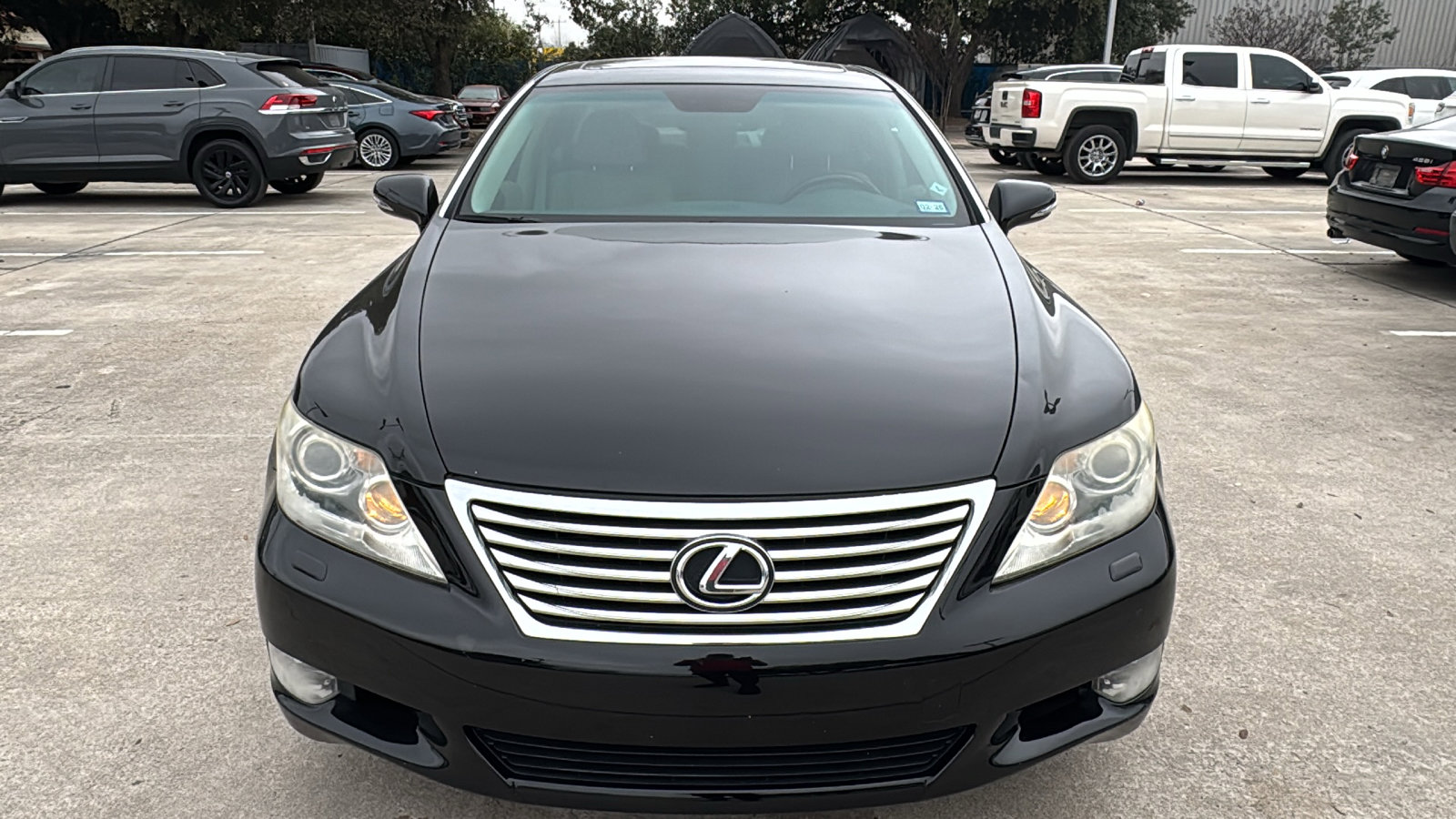 Used 2011 Lexus LS 460 w/ Comfort Pkg image 2