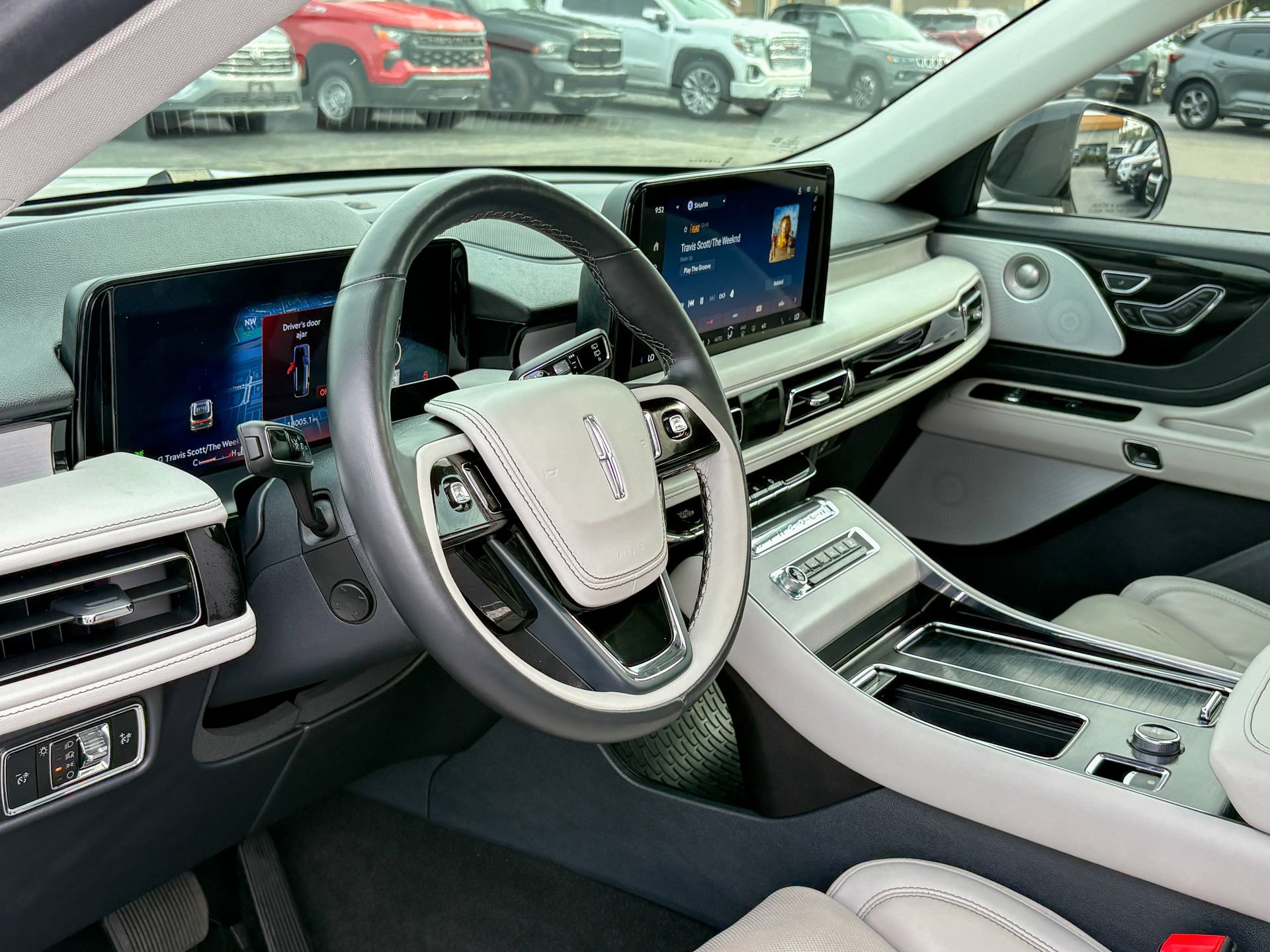Used 2025 Lincoln Aviator Reserve w/ Luxury Package RWD image 17