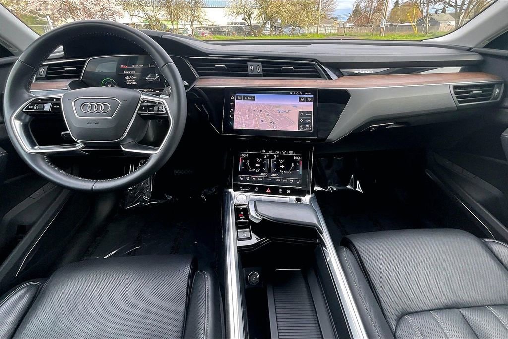 Used 2019 Audi e-tron Prestige w/ Prestige Package AWD/4WD image 16