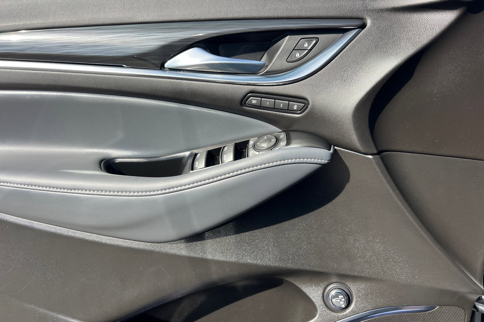 Used 2023 Buick Enclave Premium image 12