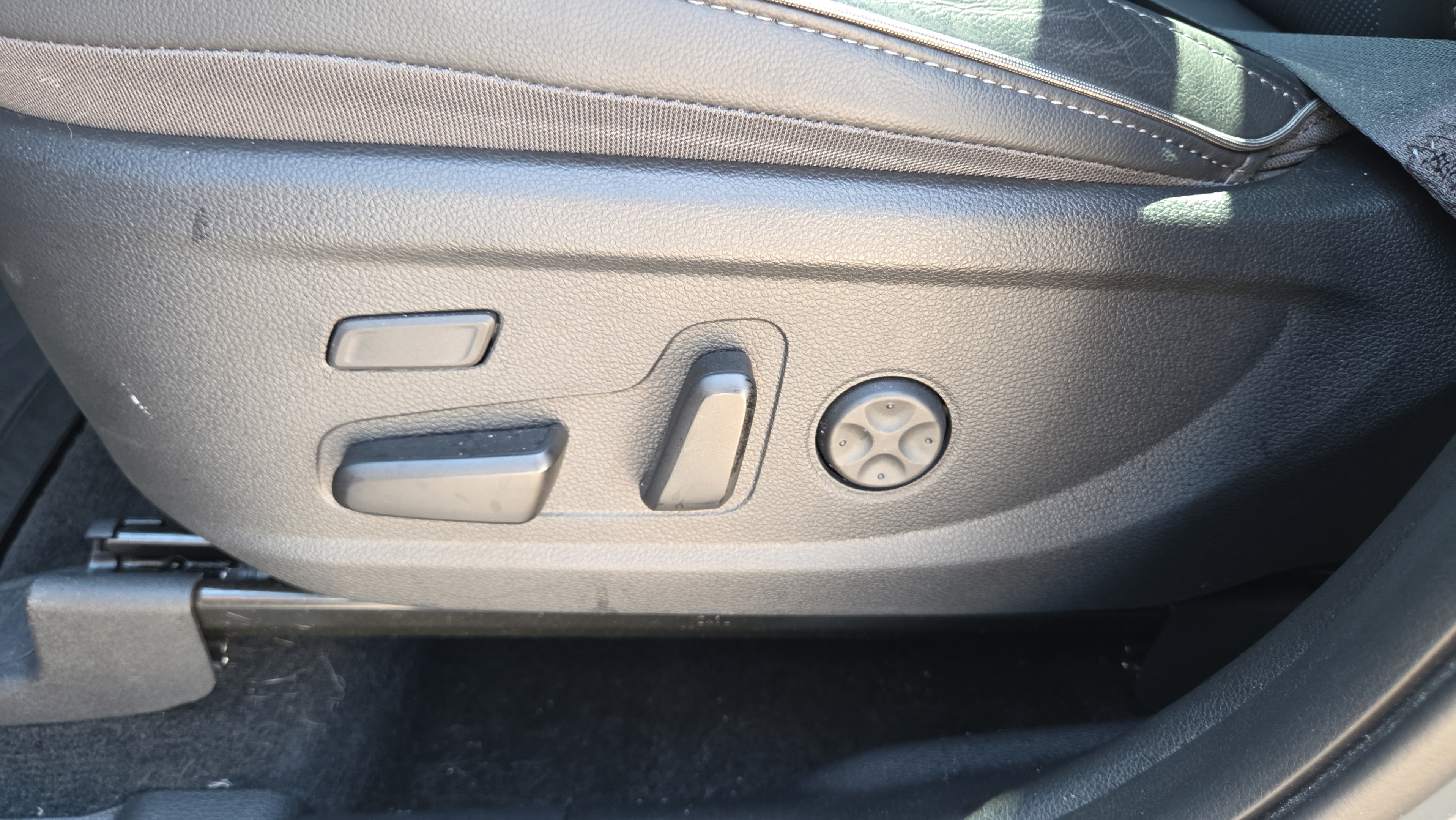 Used 2021 Hyundai Santa Fe Limited FWD image 10