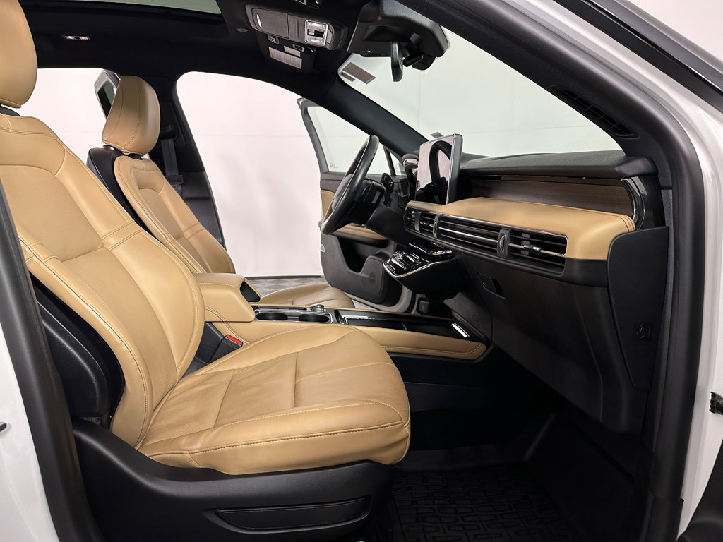 Used 2023 Lincoln Corsair Reserve w/ Equipment Group 201A image 28