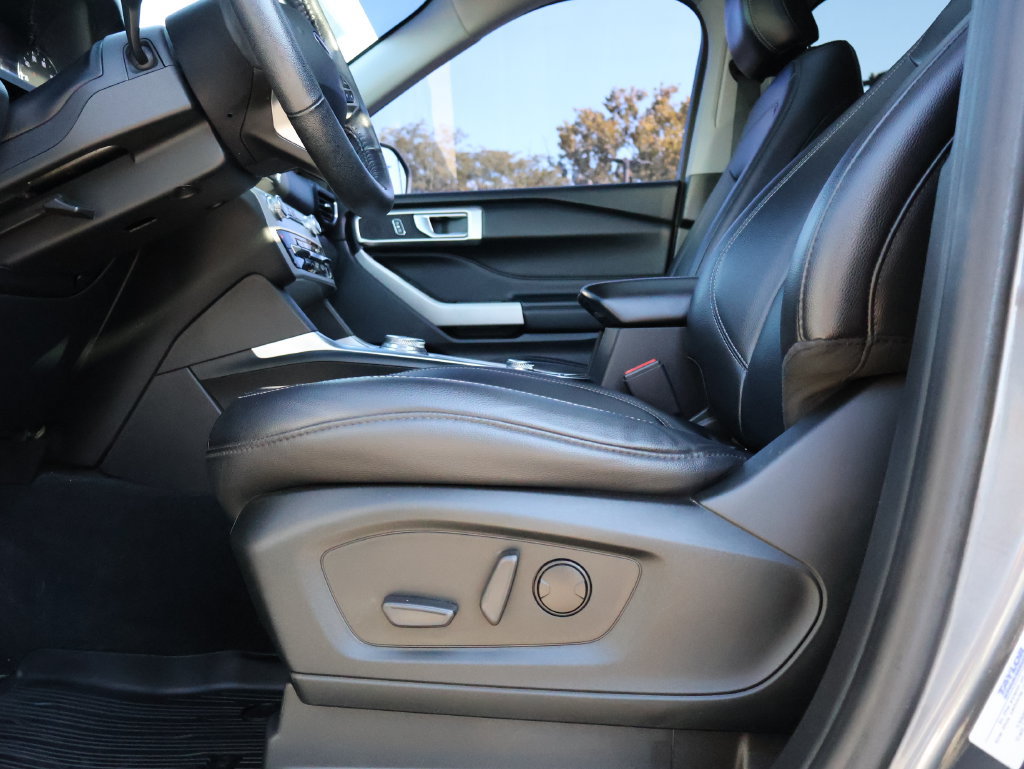 Used 2021 Ford Explorer XLT w/ Equipment Group 202A AWD/4WD image 34