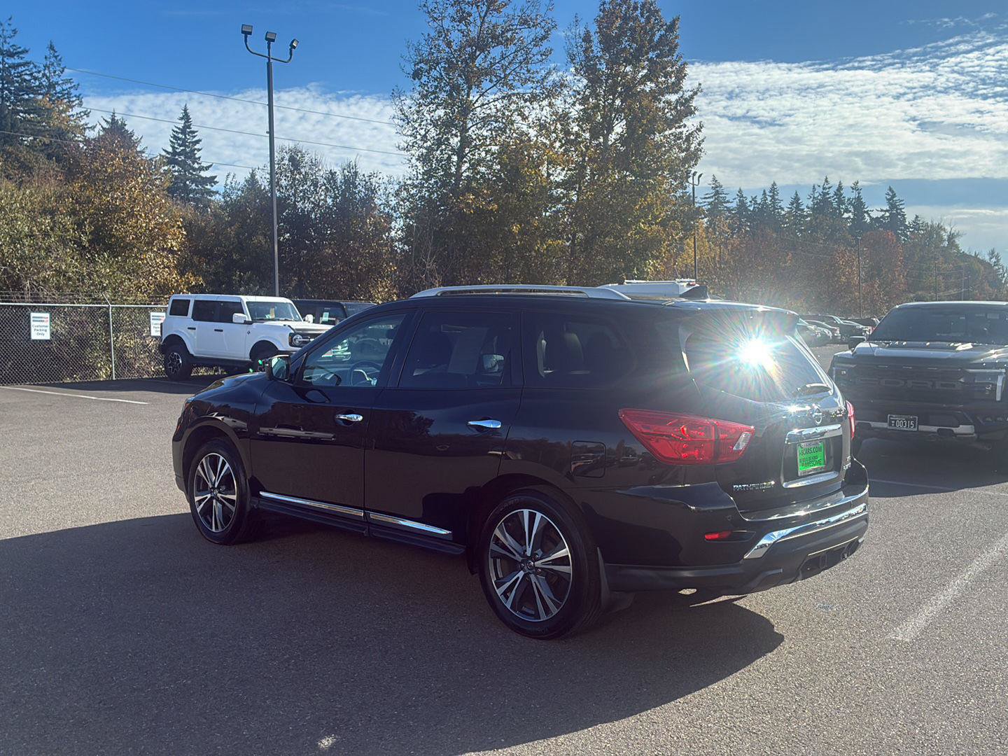 Used 2020 Nissan Pathfinder Platinum AWD/4WD image 3
