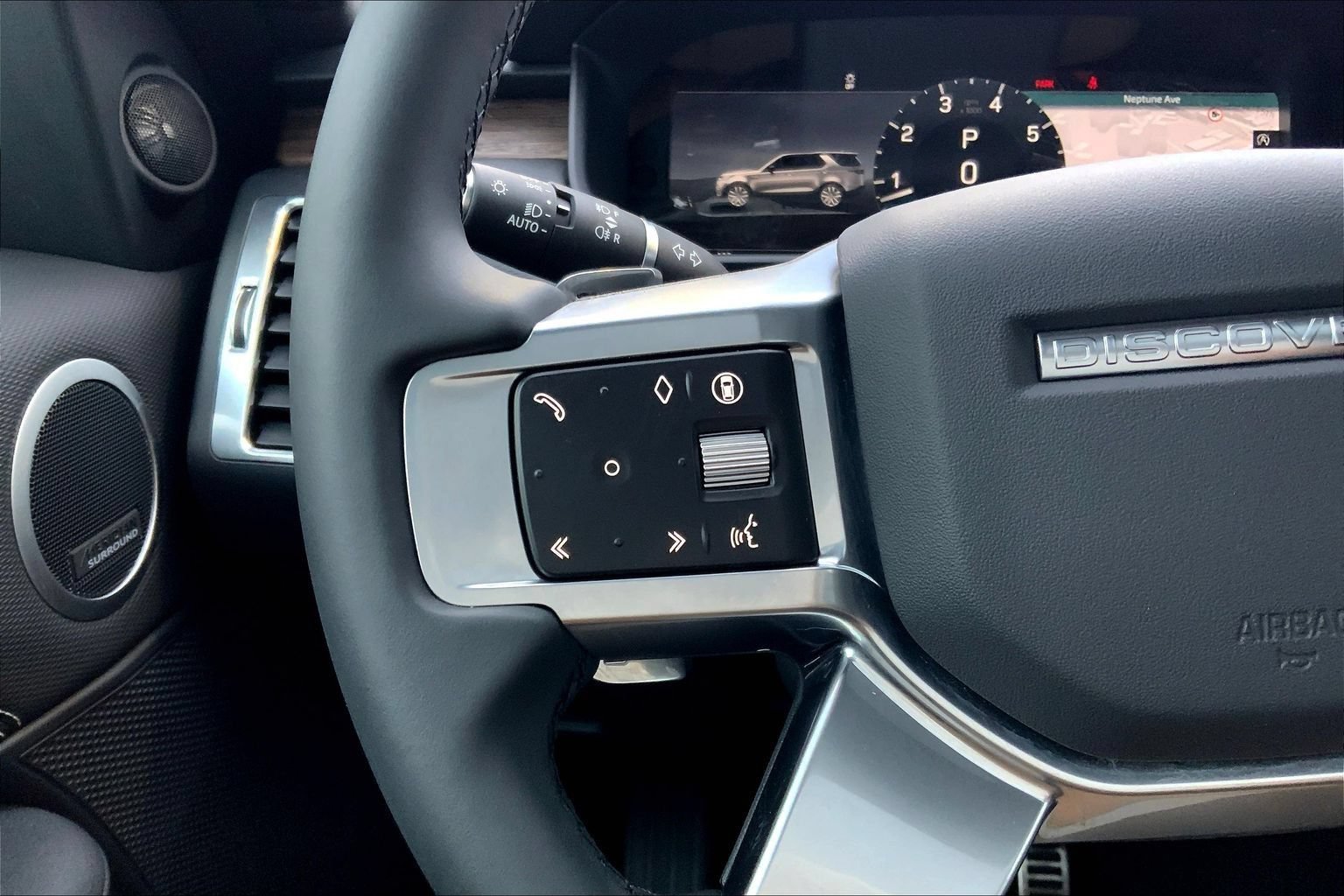 Certified 2025 Land Rover Discovery Dynamic SE AWD/4WD image 23