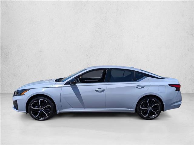Used 2025 Nissan Altima 2.5 SR FWD image 9