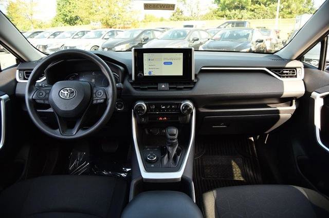 Used 2025 Toyota RAV4 XLE image 8