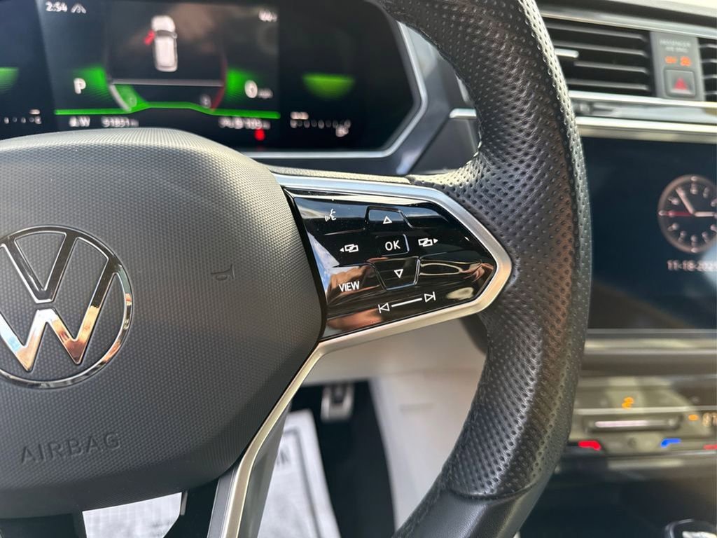 Used 2023 Volkswagen Tiguan SE R-Line image 28