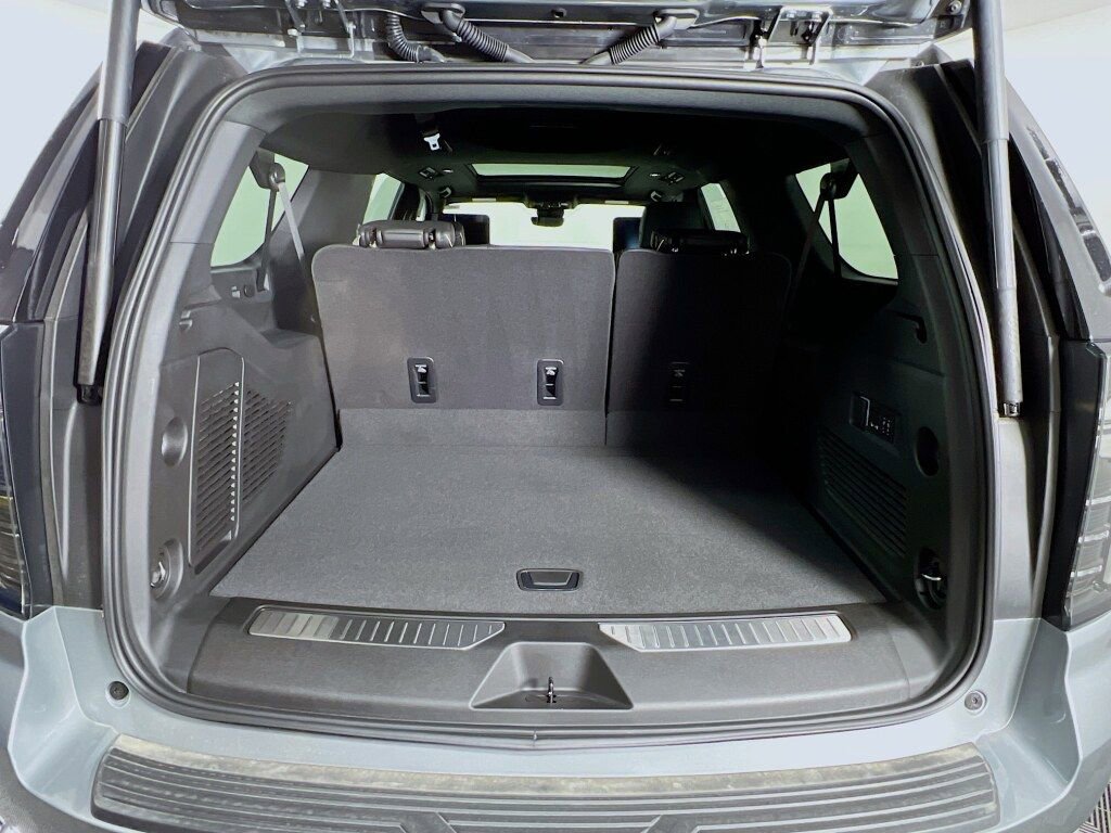 New 2025 Chevrolet Suburban Premier image 29
