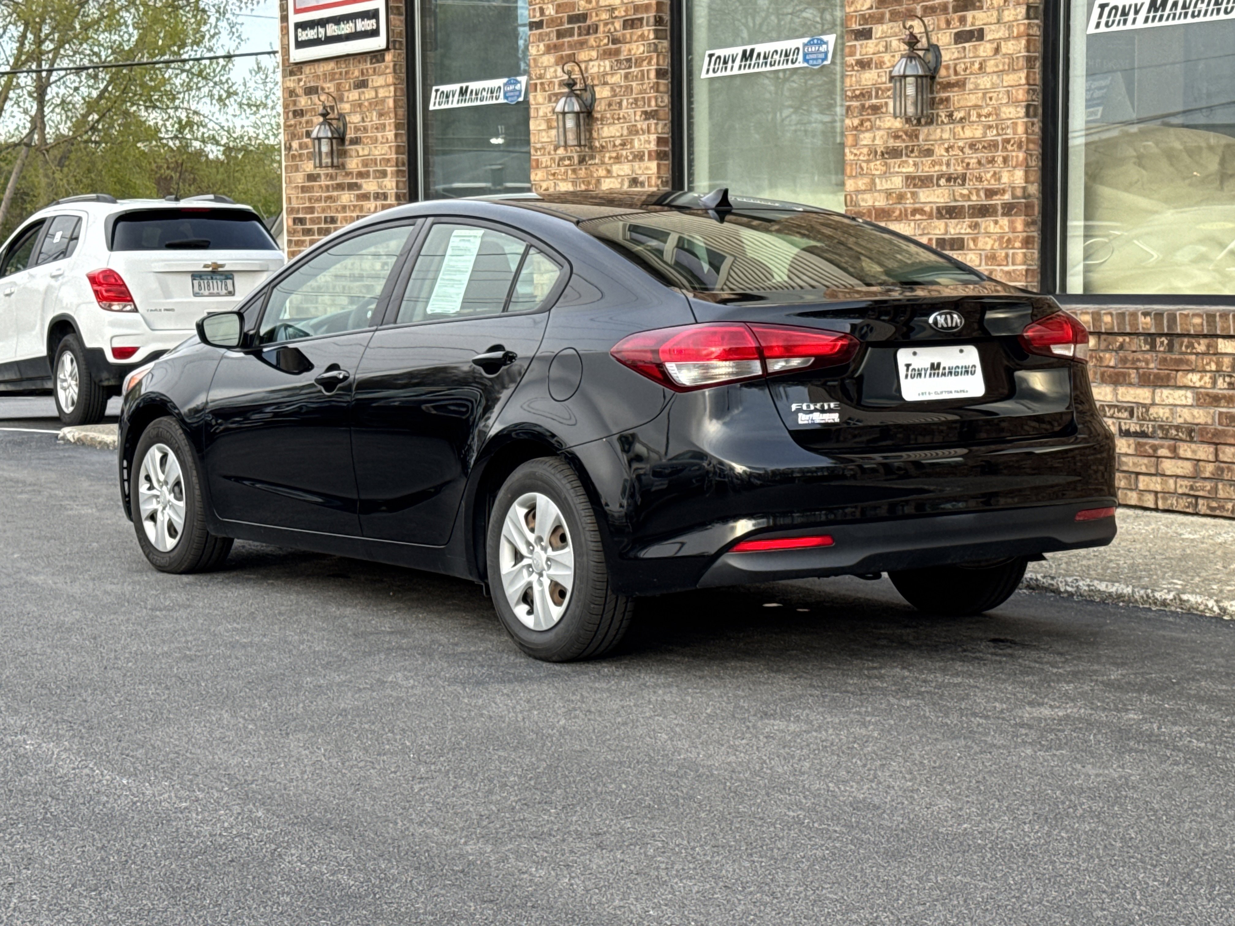 Used 2017 Kia Forte LX FWD image 3