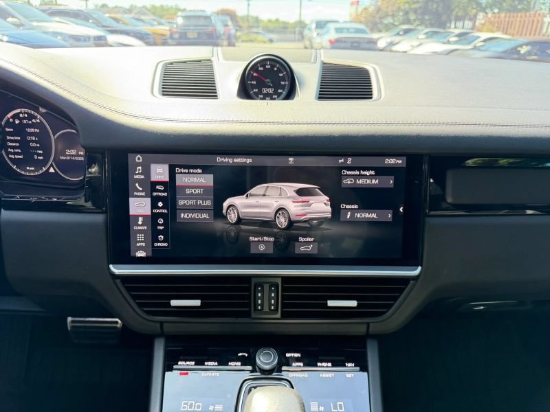 Used 2019 Porsche Cayenne Turbo AWD/4WD image 24