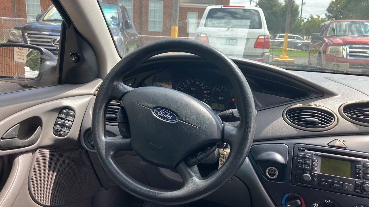 Used 2003 Ford Focus SE FWD image 15