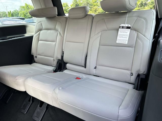 New 2025 Lincoln Navigator Reserve AWD/4WD image 18