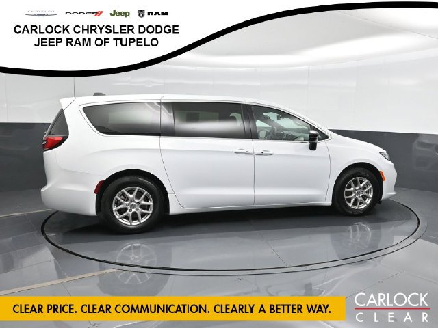 Used 2025 Chrysler Pacifica Select FWD image 4