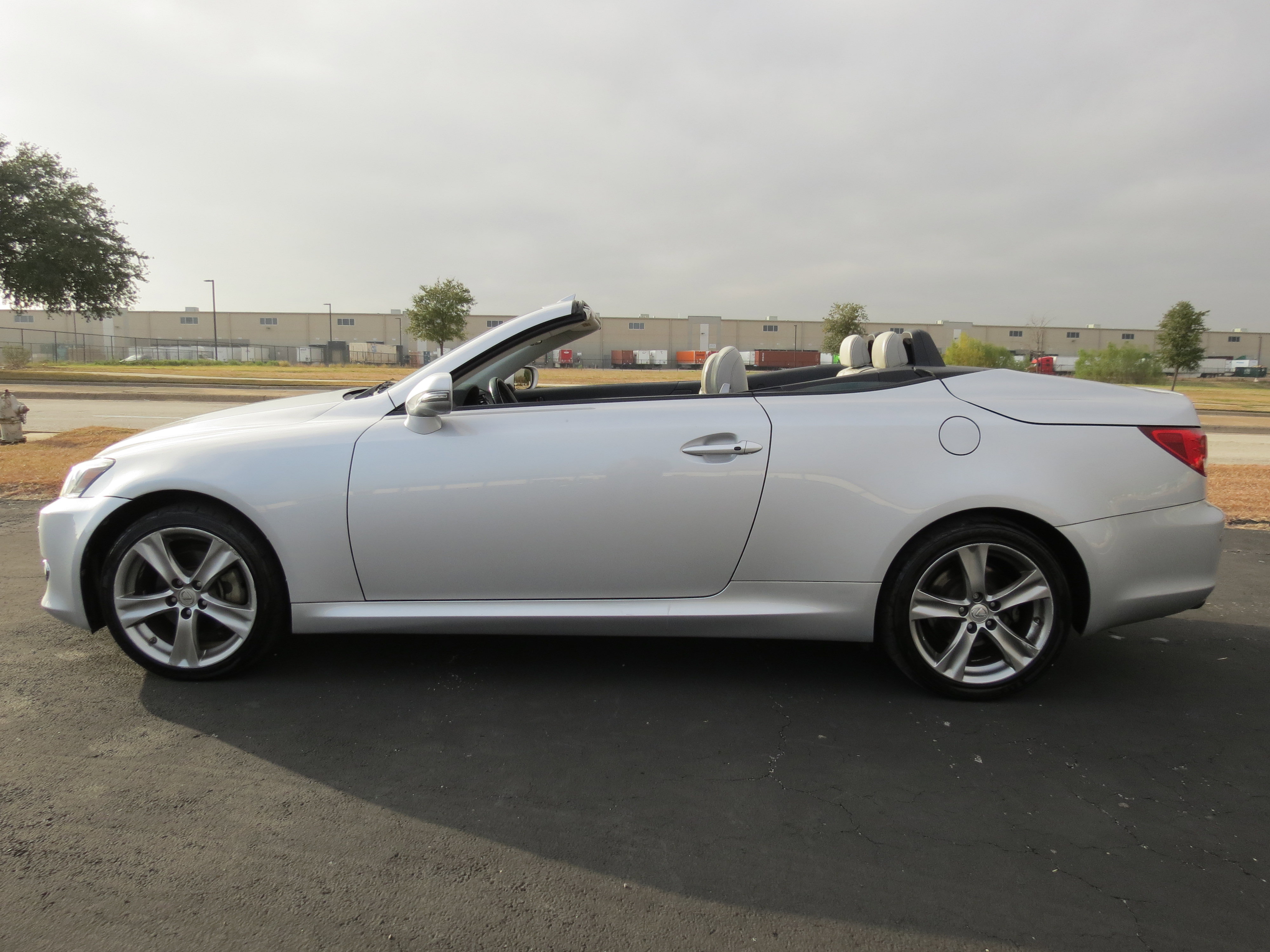 Used 2012 Lexus IS 250C image 3