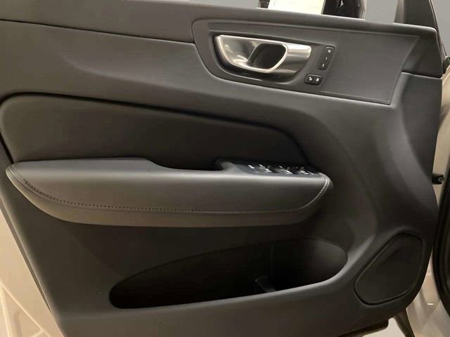 Used 2025 Volvo XC60 B5 Plus AWD/4WD image 29