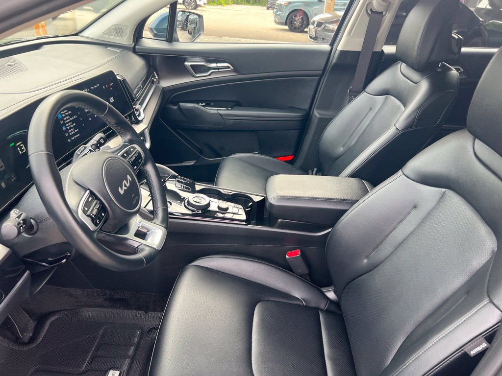 Certified 2025 Kia Sportage EX AWD/4WD image 4