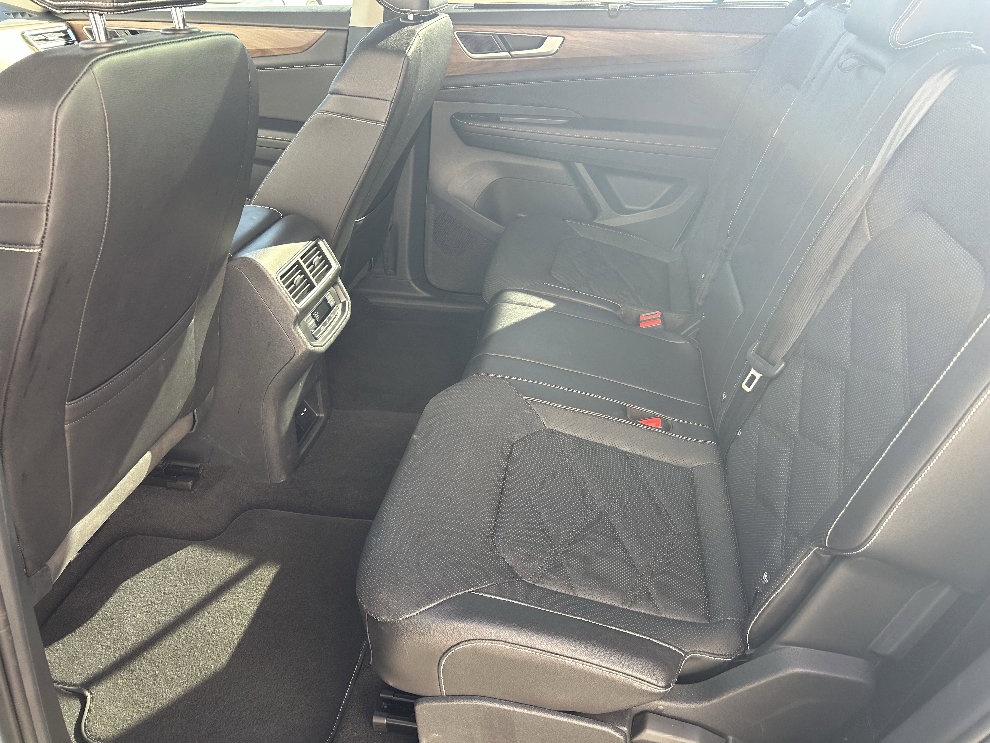 Used 2024 Volkswagen Atlas SE w/ Panoramic Sunroof Package image 19