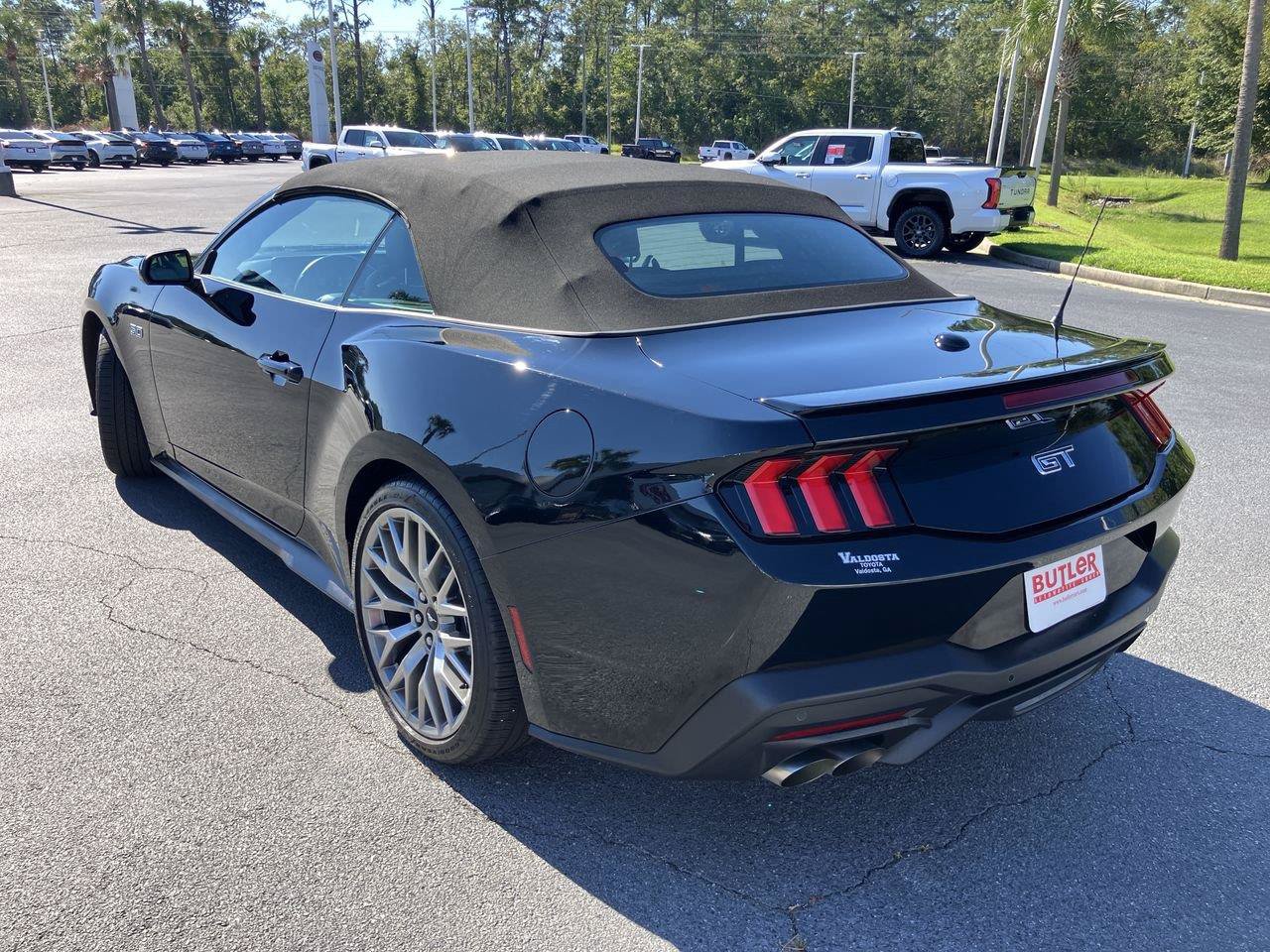 Used 2025 Ford Mustang GT Premium RWD image 3
