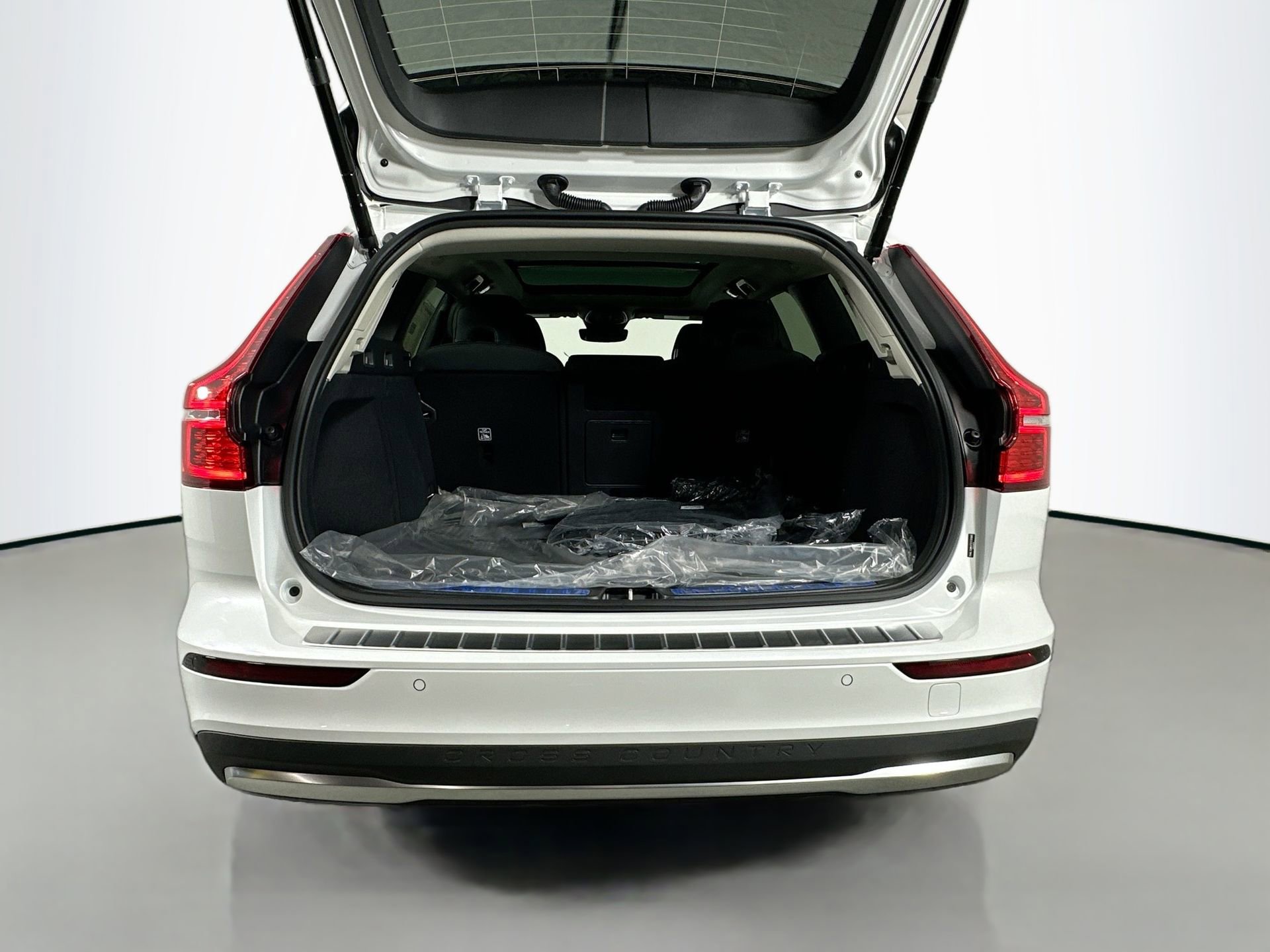 New 2026 Volvo V60 B5 Cross Country Plus w/ Protection Package Premier image 26