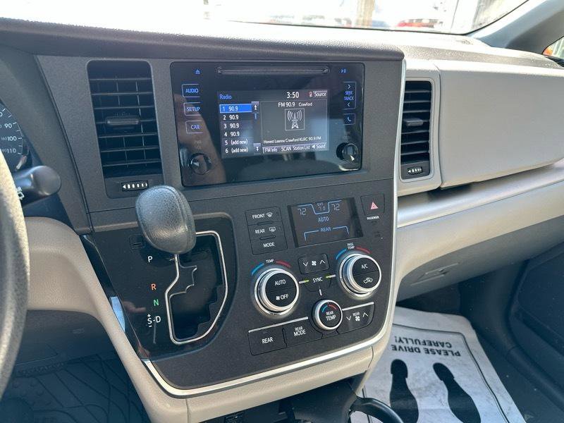 Used 2015 Toyota Sienna L image 15