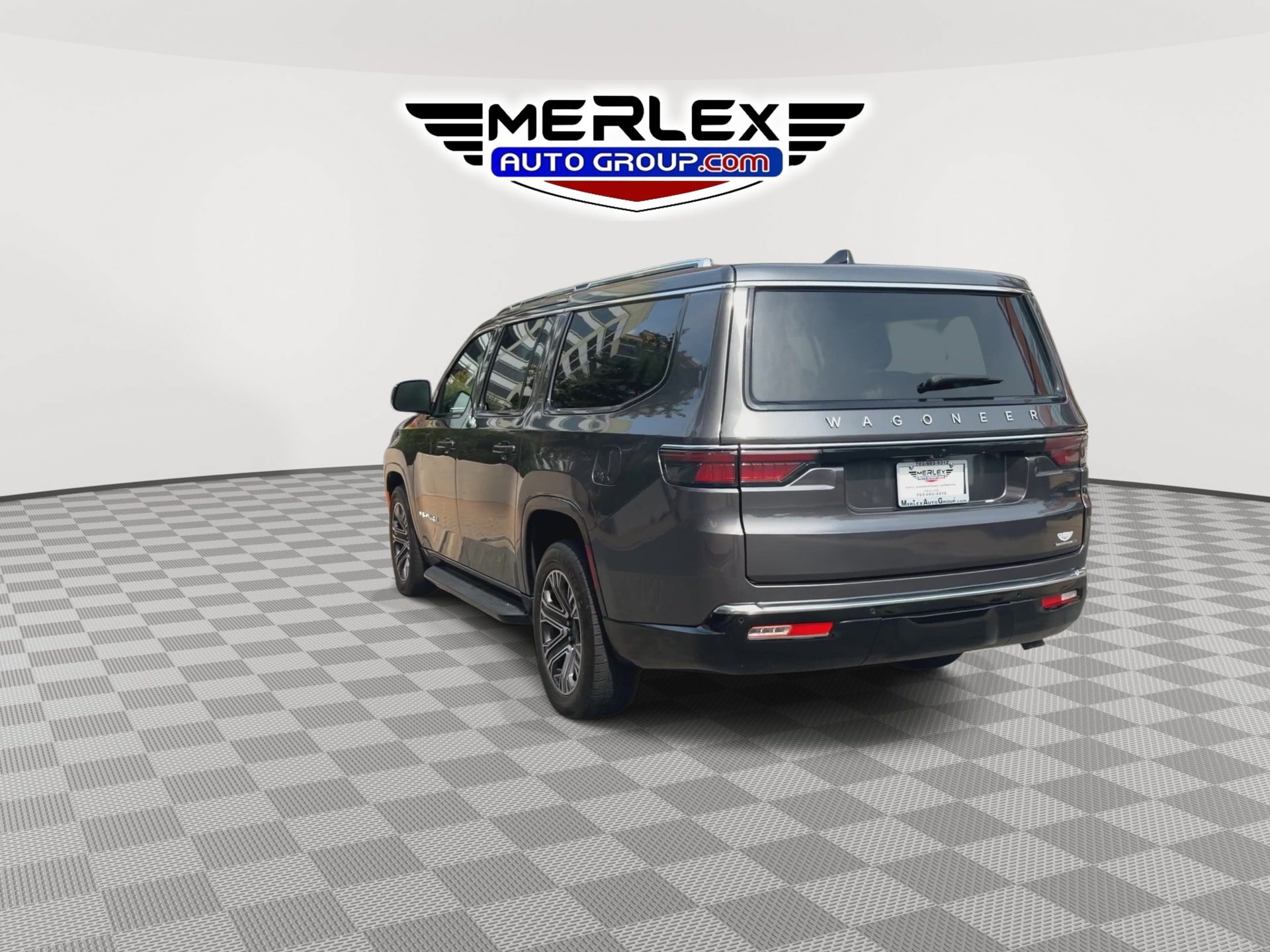 Used 2024 Jeep Wagoneer L Series II w/ Flexible Seating Group AWD/4WD image 7