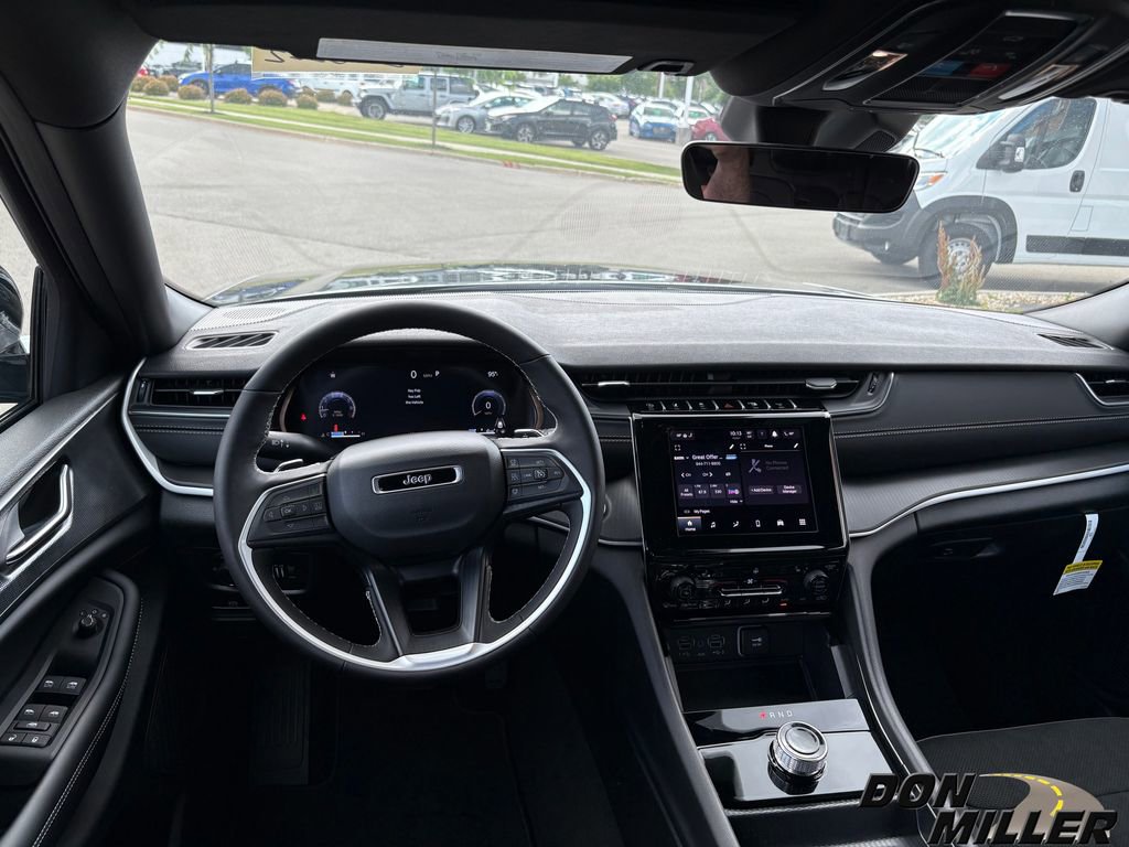 New 2025 Jeep Grand Cherokee L Laredo image 12