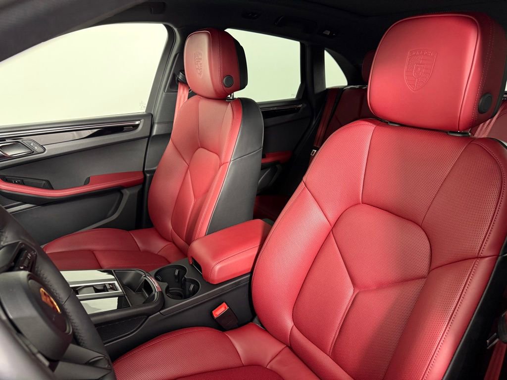 Certified 2026 Porsche Macan Turbo image 5