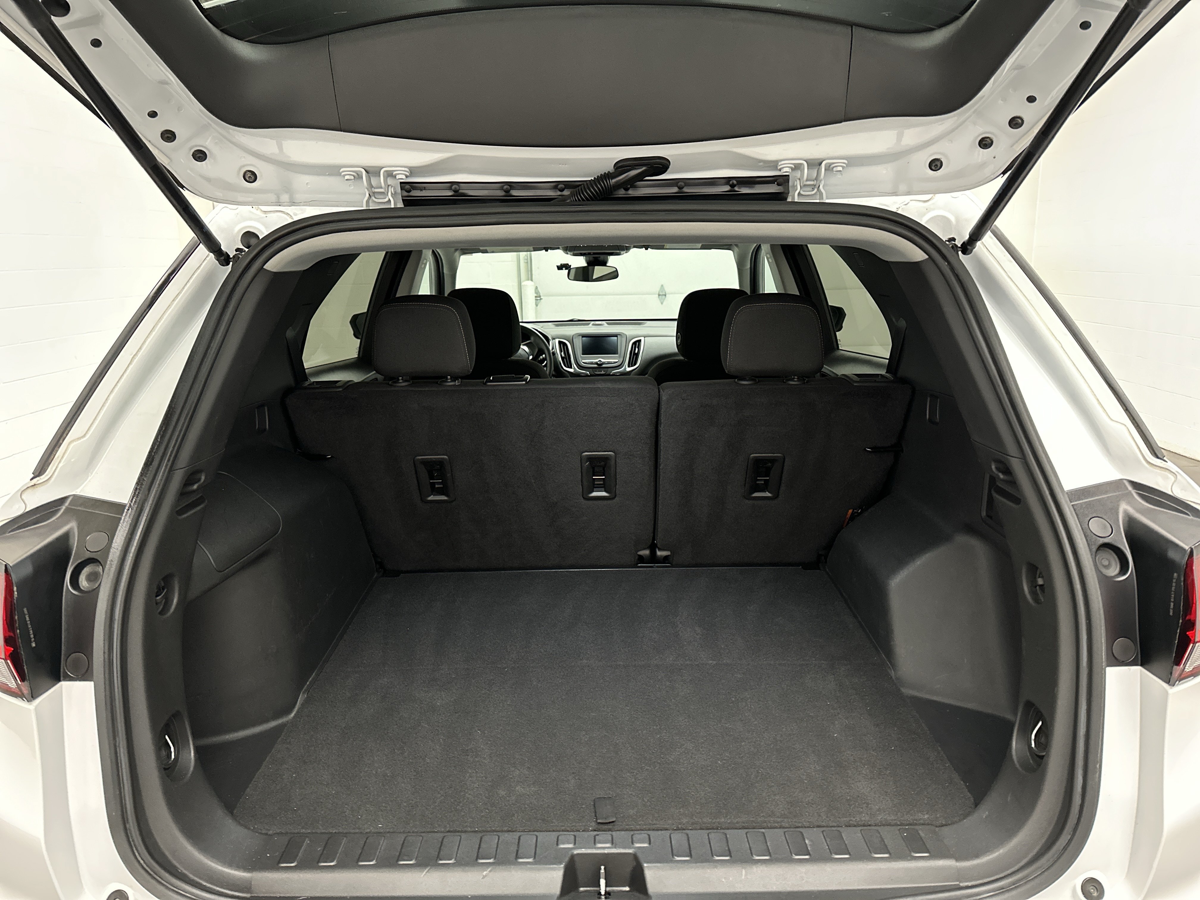 Used 2023 Chevrolet Equinox LT w/ LPO, Floor Liner Package AWD/4WD image 13