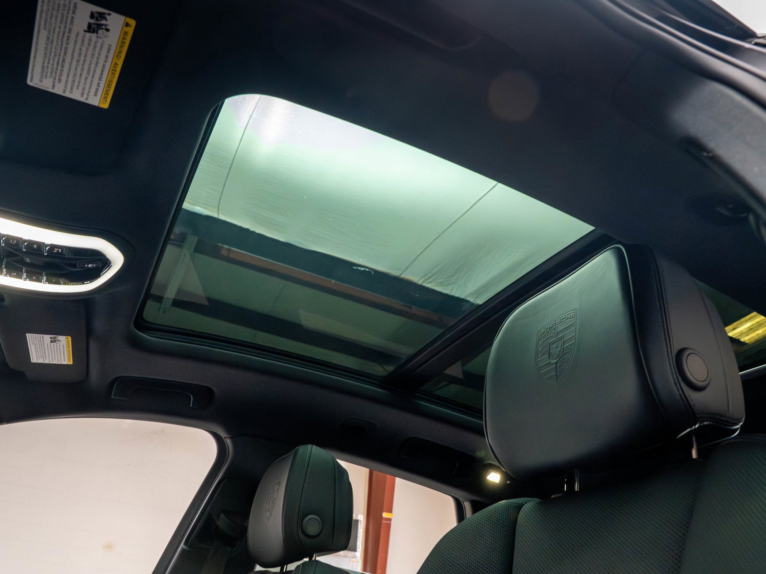 Certified 2025 Porsche Macan AWD/4WD image 42