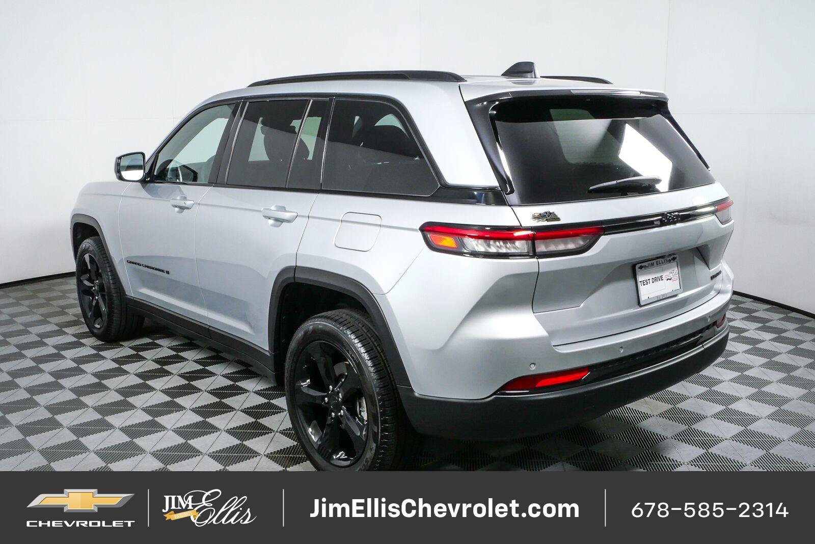 Used 2025 Jeep Grand Cherokee Limited w/ Black Appearance Package RWD image 29