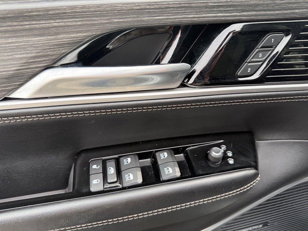 Used 2024 Jeep Wagoneer L Series II w/ Flexible Seating Group image 17