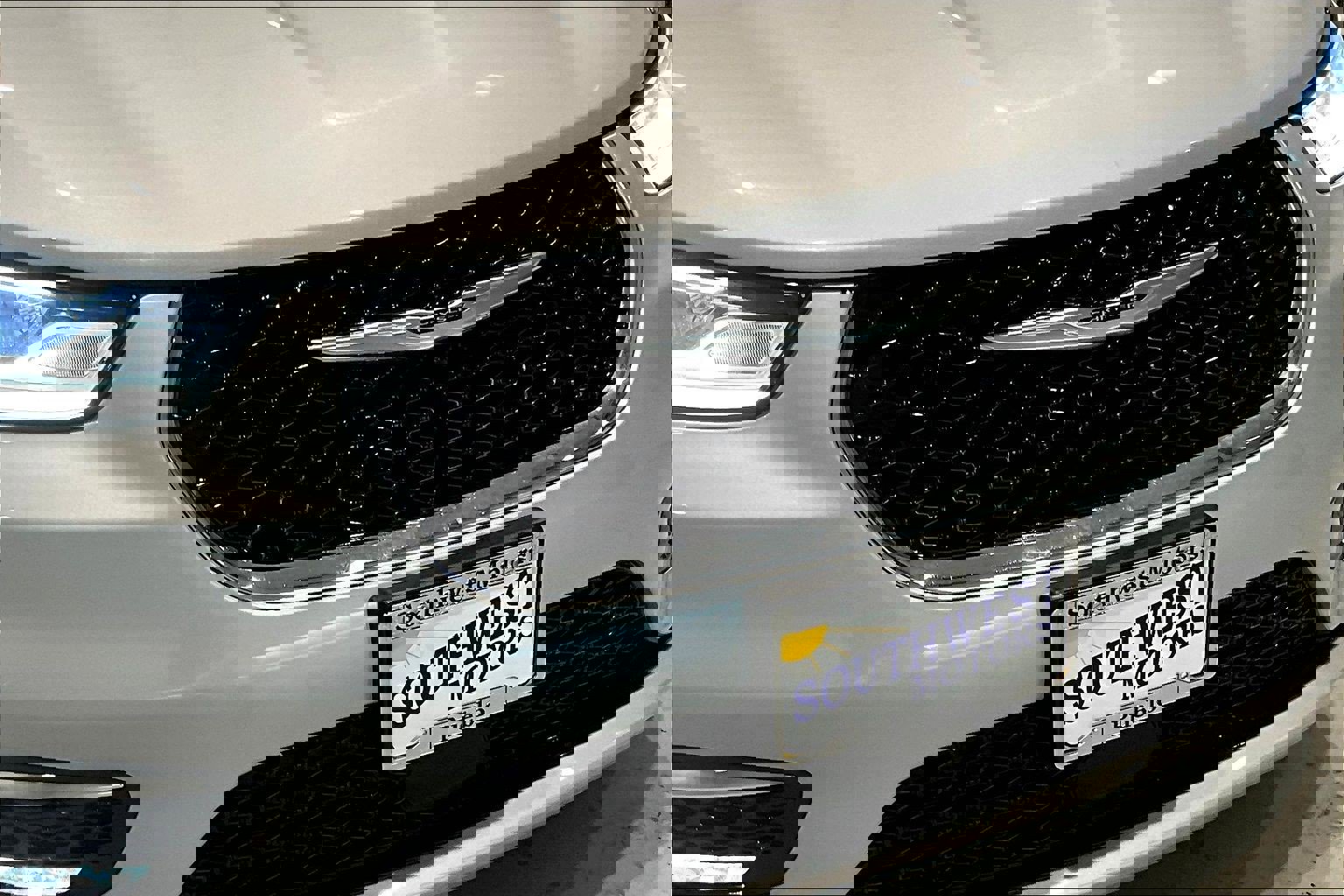 Used 2024 Chrysler Pacifica Select image 34