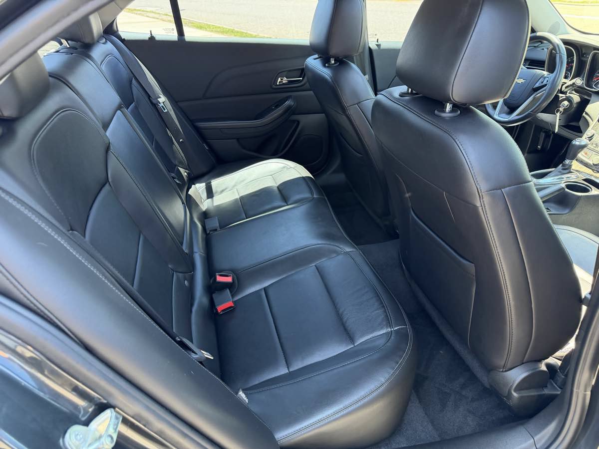 Used 2015 Chevrolet Malibu LTZ FWD image 17
