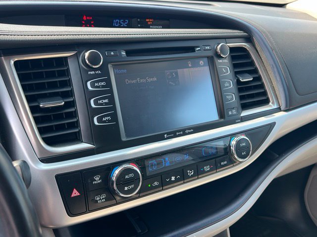 Used 2019 Toyota Highlander XLE AWD/4WD image 17